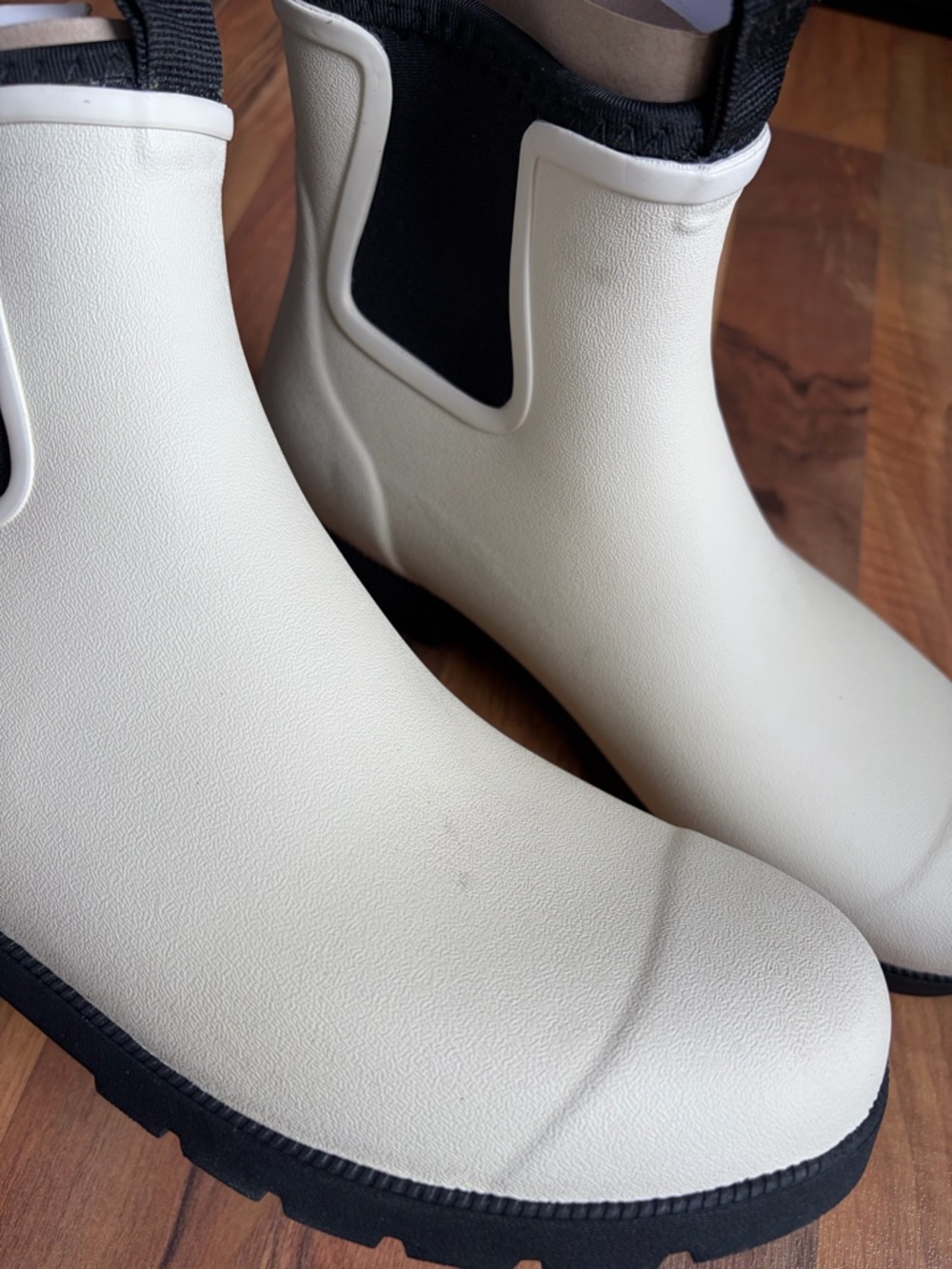 Quince Waterproof Ankle Chelsea Rubber Rain Boots in Stone Quiet Luxury Size 9 - Picture 9 of 11